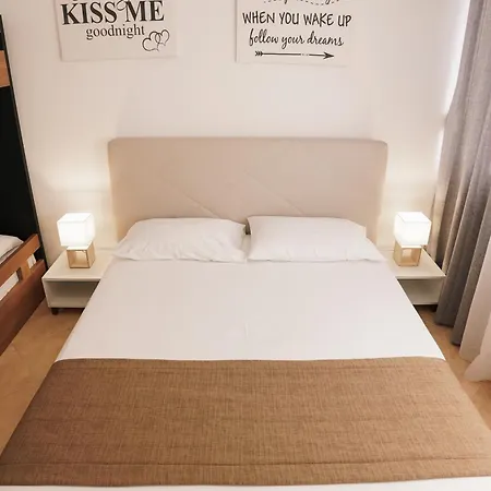 Lungomare Seaview Penthouse - By Eka Luxury Apartament