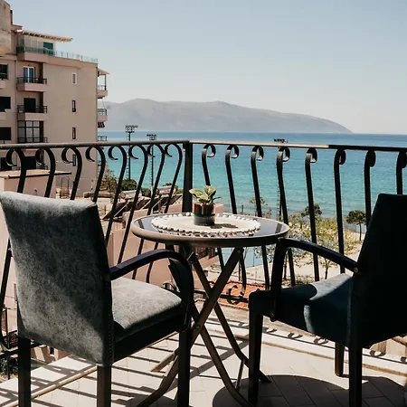 Lungomare Seaview Penthouse - By Eka Luxury Apartament