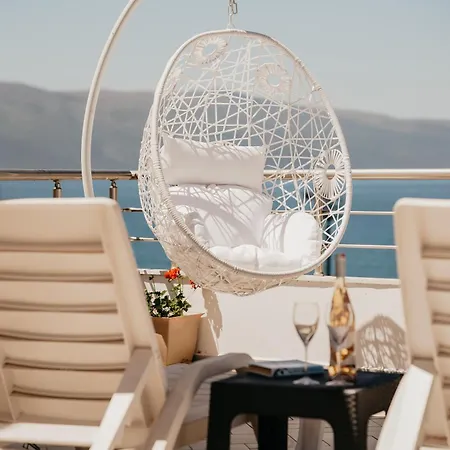 Lungomare Seaview Penthouse - By Eka Luxury Apartament