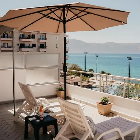 Lungomare Seaview Penthouse - By Eka Luxury Apartament